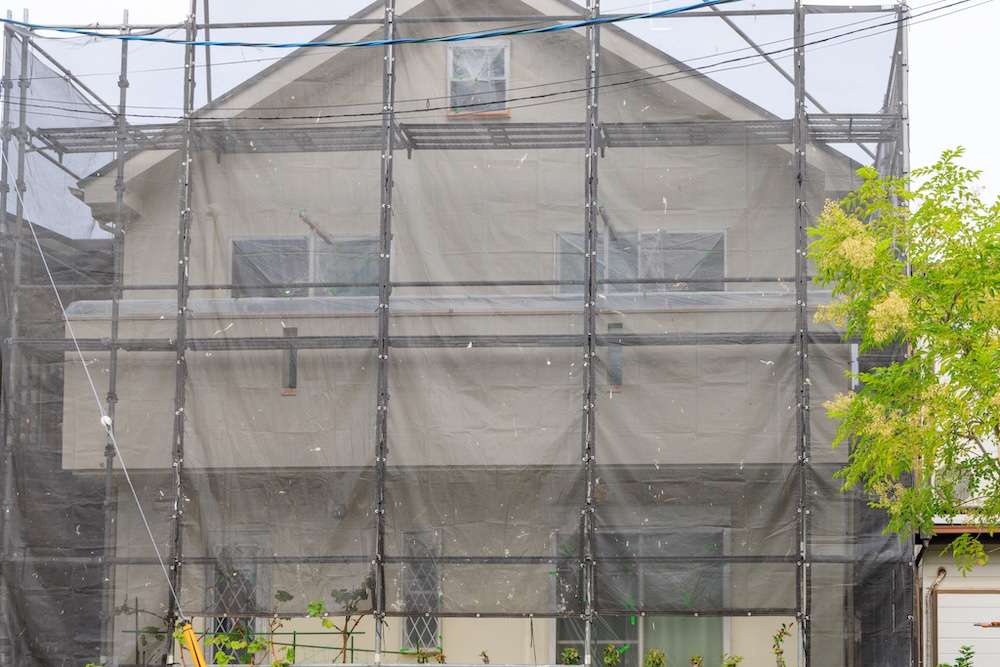 足場で使うメッシュシートの基本
