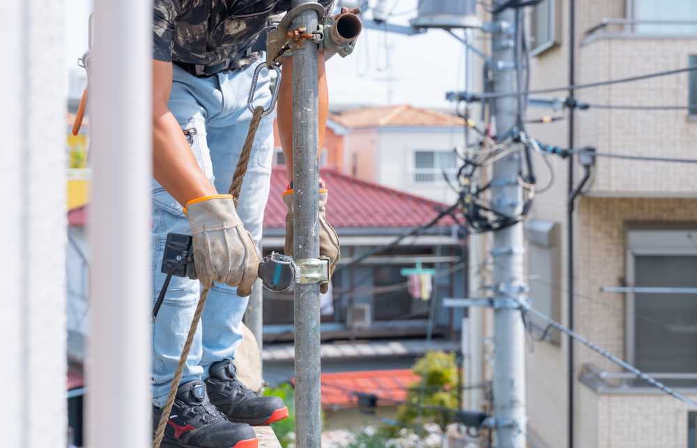 今買うべきは「機能やデザインにこだわった細身の作業ズボン」