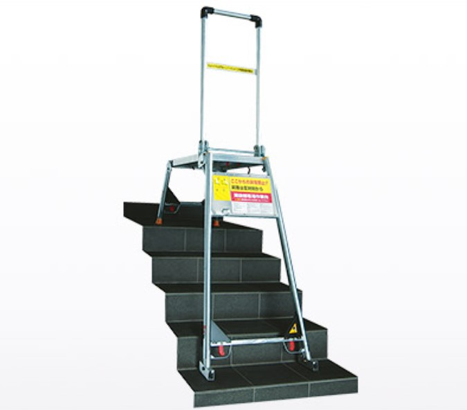 タカミヤ製の立ち馬としてぜひ紹介したいのが階段作業に特化「ダンペイウマ」です。